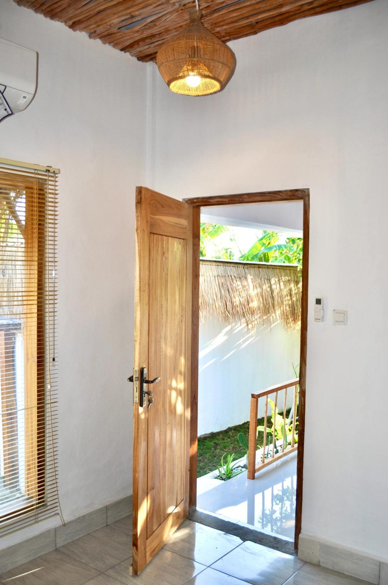 Ripbowl Guest House เซอลงเบอลานัก ภายนอก รูปภาพ