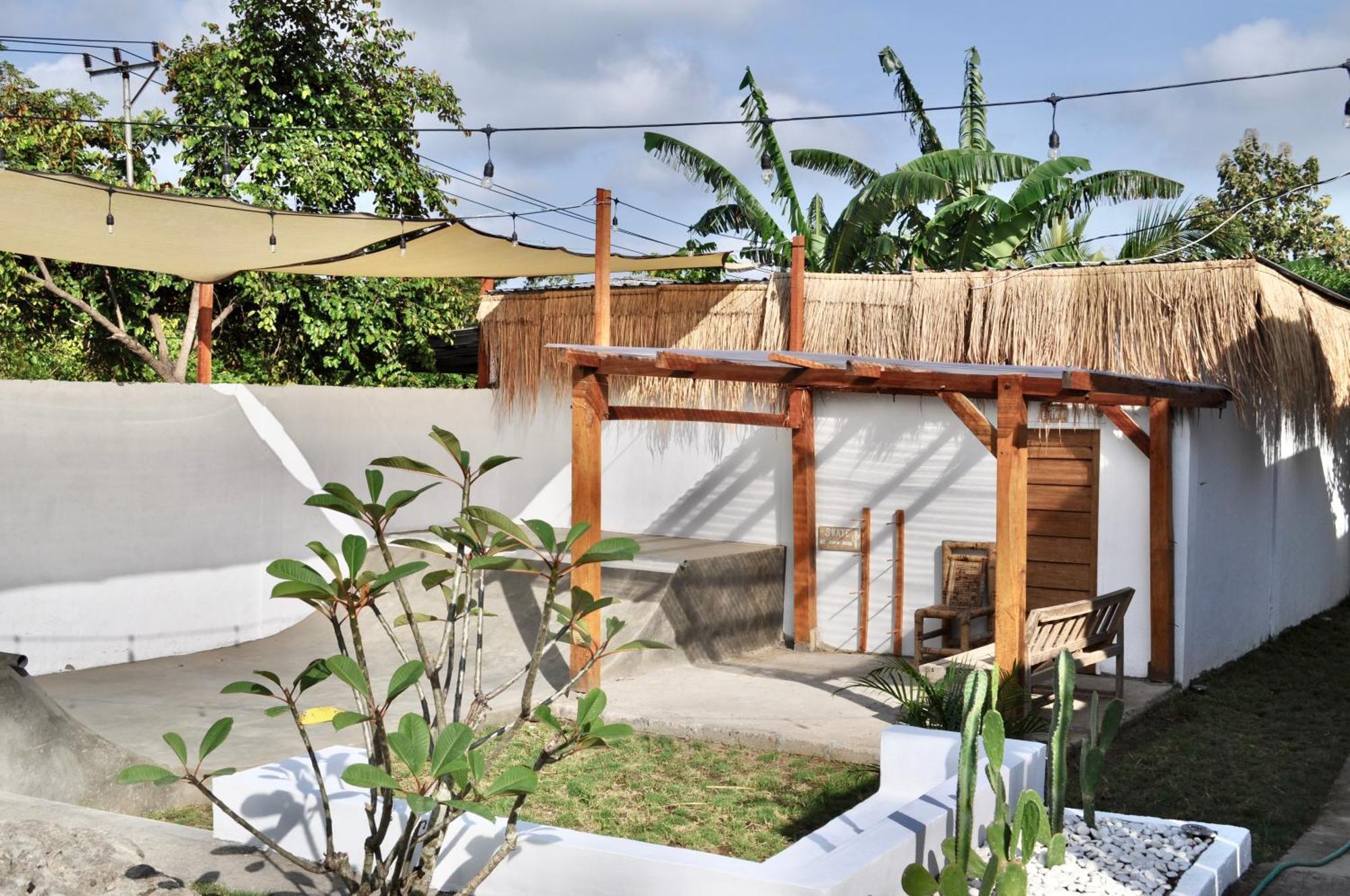 Ripbowl Guest House เซอลงเบอลานัก ภายนอก รูปภาพ